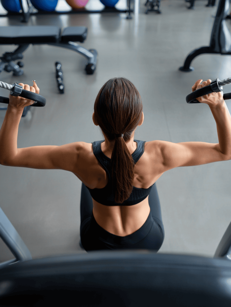 Упражнения на плечи в зале